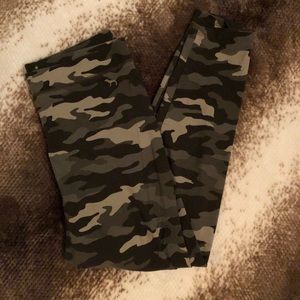 Pink camouflage leggings